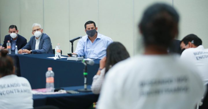 Se reúne gobernador con colectivos de búsqueda