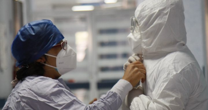 Siguen contagios y decesos entre el sector salud a causa de  COVID
