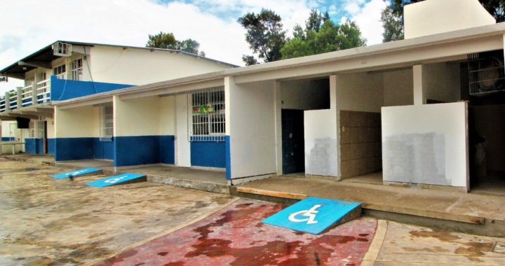 Generan obras públicas con inclusión en instalaciones escolares