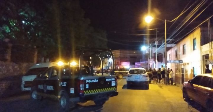 Asesinan a joven adentro de su automóvil en Pueblito de Rocha