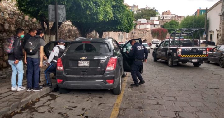 Detienen a tres por robo, ascendía a más de 110 mil pesos