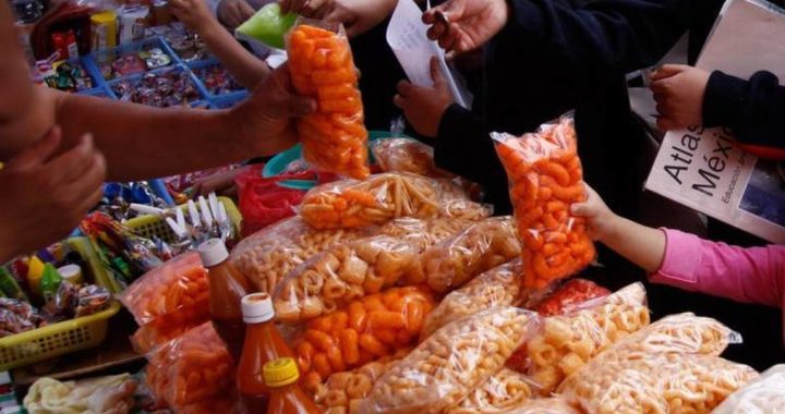 Plantea Morena prohibir comida chatarra a menores