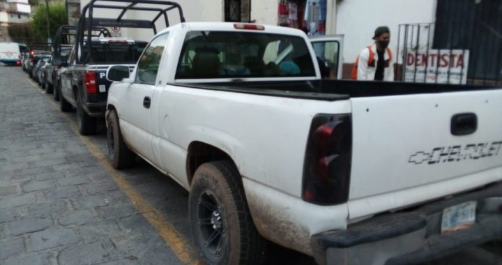 Detienen policías a banda de roba autos; dos menores implicados