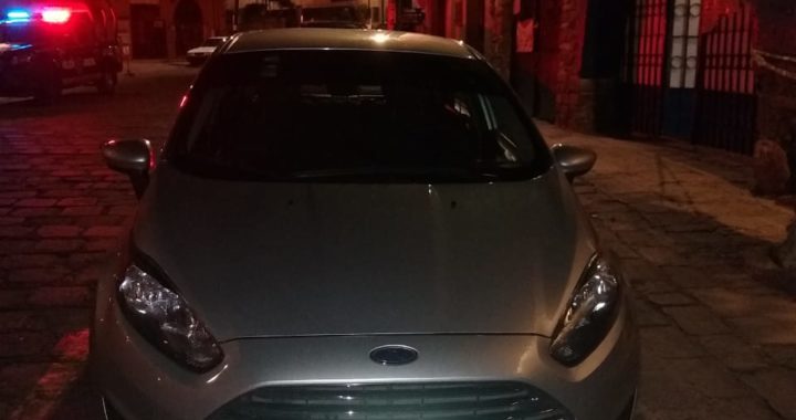 Evitan robo de vehículo