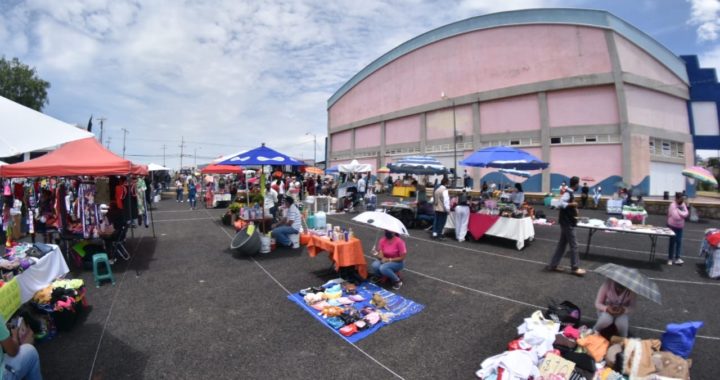 Inauguran tianguis de ‘La colmena’