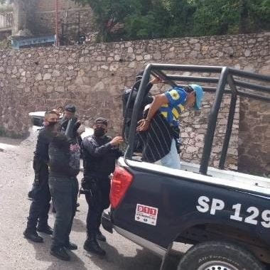 Intentaban asaltar a una mujer con pistola de juguete
