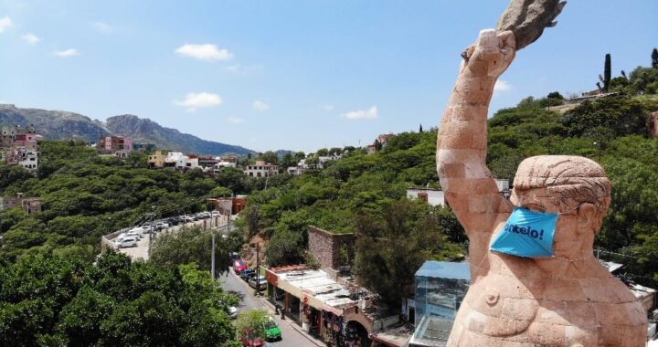 Pide regidora que se retiren cubre bocas en monumentos históricos