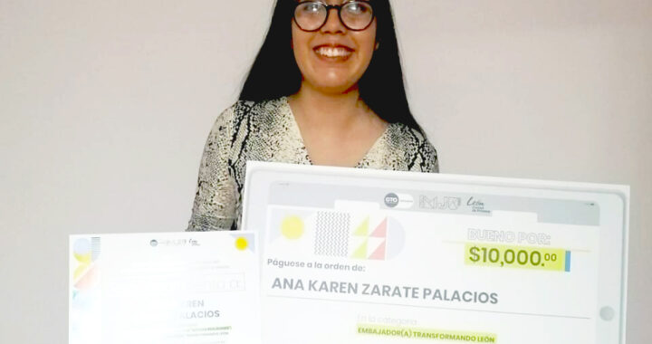 Premian a alumna de la UG campus Léon
