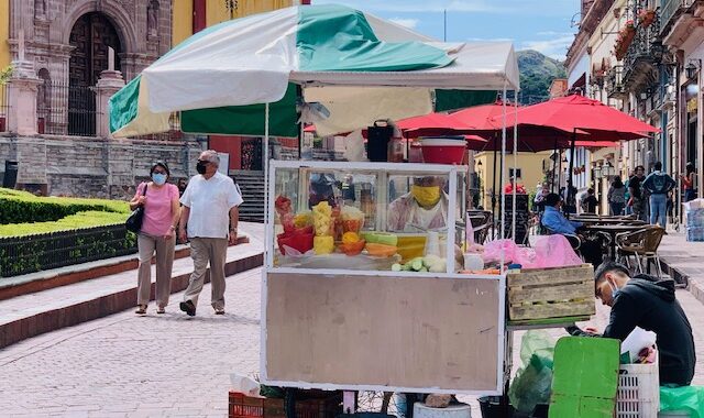El comercio en la capital también debe de reforzar sus protocolos para evitar contagios