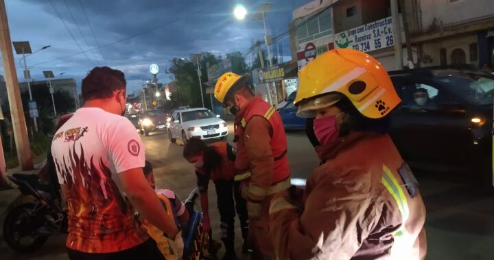 Derrama en su moto y es traslado al hospital