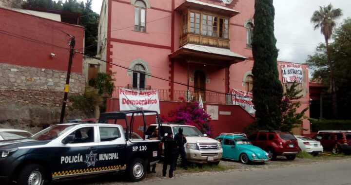 Personas agresivas irrumpen en sede estatal del PRI