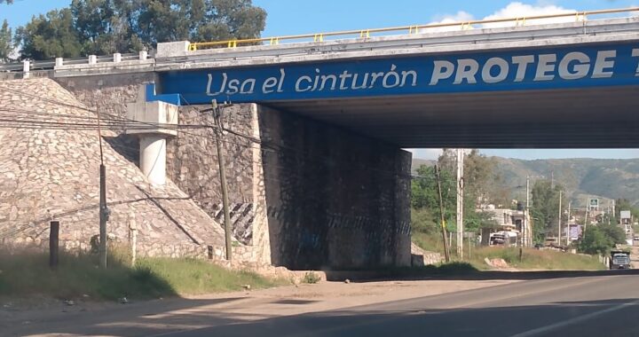 Encuentran hombre sin vida debajo de un puente