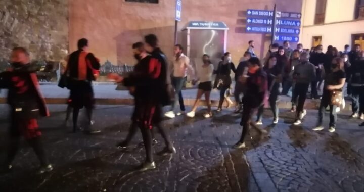 Suspenden a tres estudiantinas en la capital