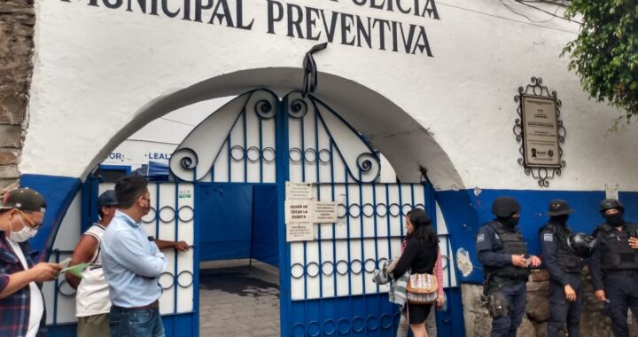 Mujeres detienen a ladrón armado