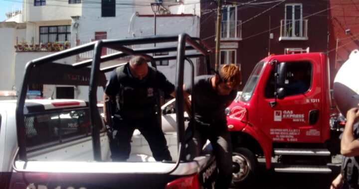 Detienen a presunto ladrón en azotea