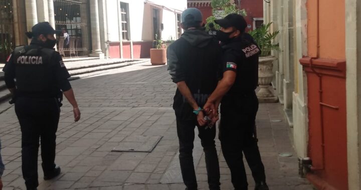 Policías detienen a presunto delincuente