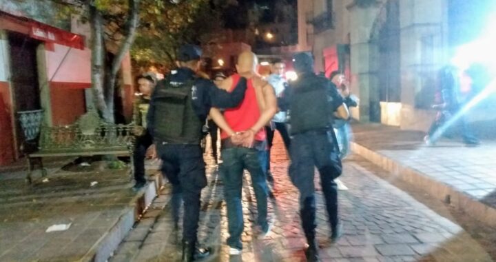 Intentan lesionar a comerciantes por negar acceso a paso peatonal