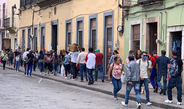 Mayores de 50 años podrán recibir vacuna AntiCovid a finales de mes