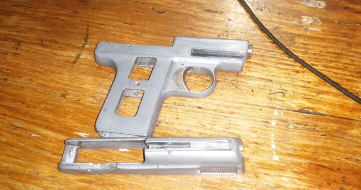 Detienen a hombres después de una persecución