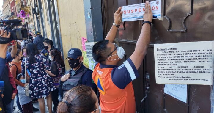 Clausuran dos tiendas Elektra en la capital
