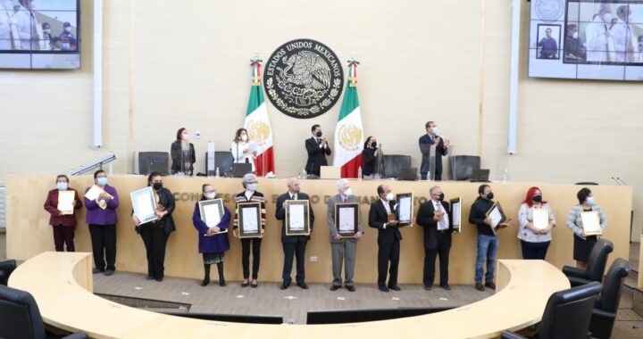 CONGRESO RECONOCE TRAYECTORIA DE ACADÉMICOS UG