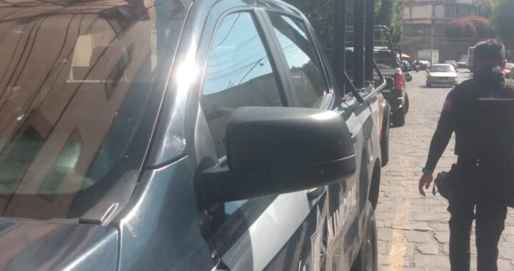 Apedrean a policías preventivos y lesionan a uno