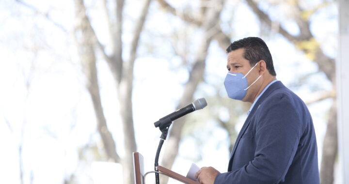 Reprocha gobernador que las vacunas se aplicaran a los ‘siervos de la nación’