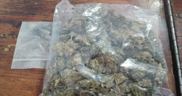 Detienen a joven con droga