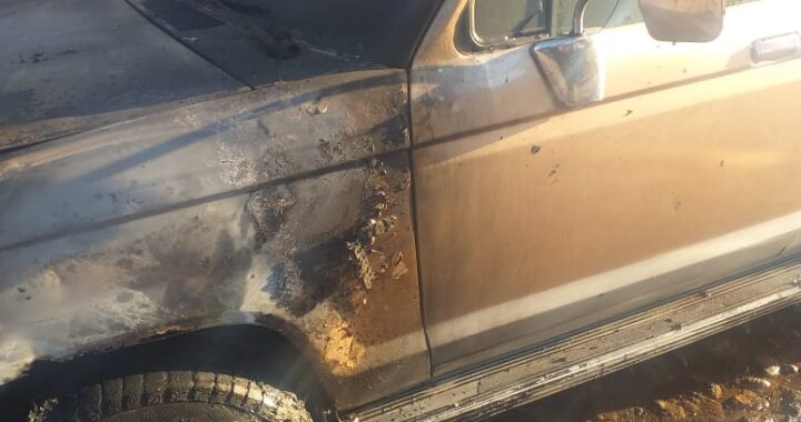 Arde casa y camioneta