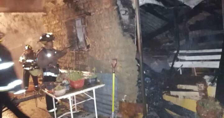 Arde casa en pleno centro histórico