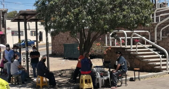 Arrestarán a quienes aparten lugares para recibir la vacuna AntiCovid