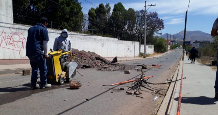 Reparan daños que causó incendio en el acceso al Fraccionamiento Arboledas