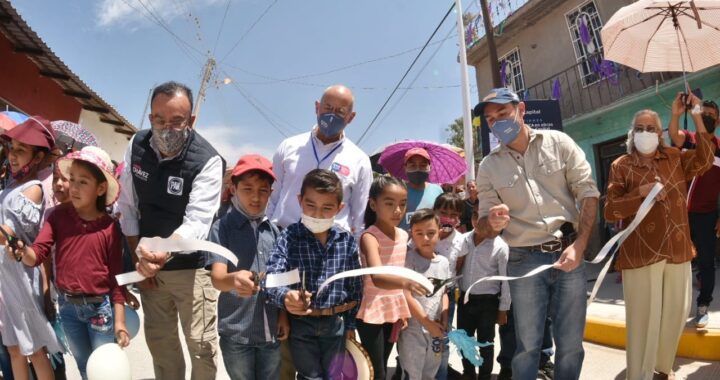 Inauguran calle y sistema de distribución de agua en San José de Llanos