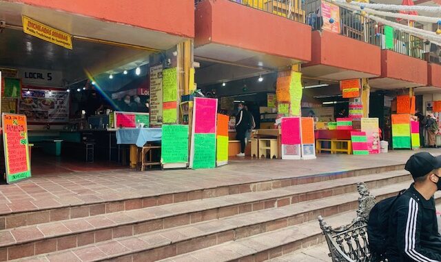 Preparan instalación de cámaras de vigilancia en la plaza de Gavira