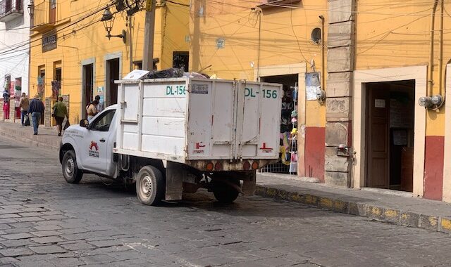 Busca alcalde en el extranjero, donación de camiones recolectores