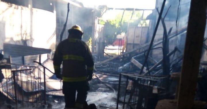 Muere durante incendio en su casa