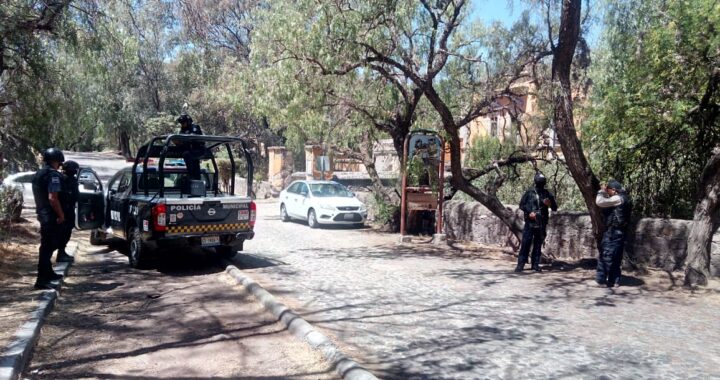 Evita policía asalto a mujer