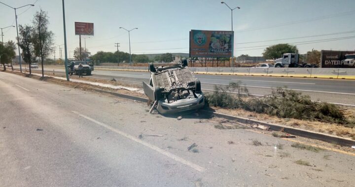 Fallece chofer en volcadura