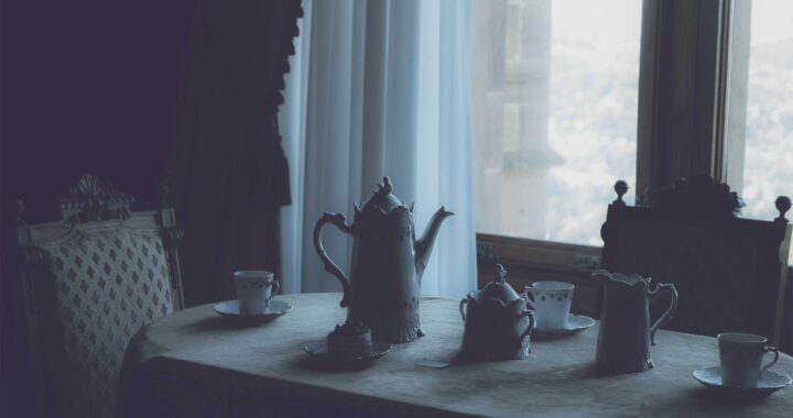 LA HORA DEL TÉ