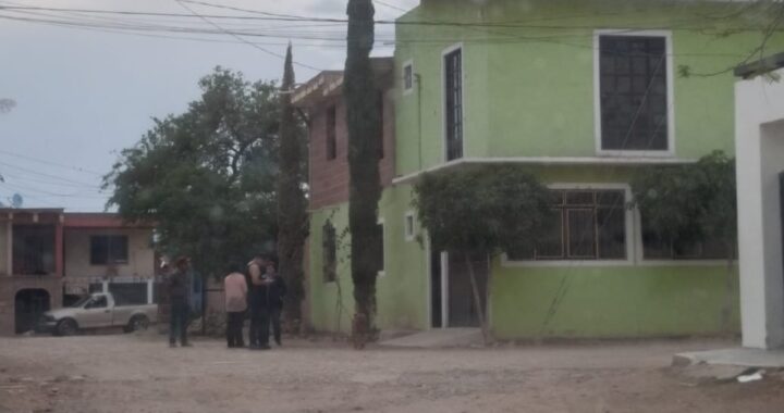 Balacean y queman casas en la capital