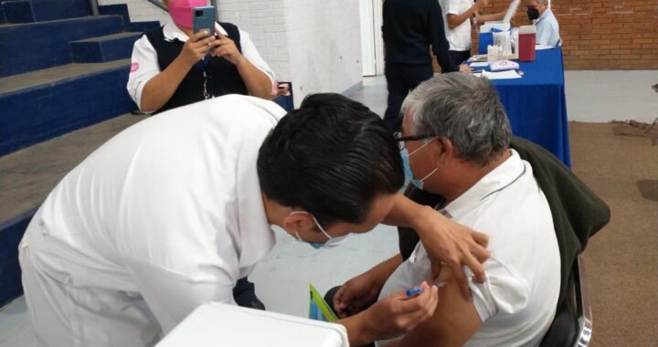 Adultos mayores podrán vacunarse con la cuarta dosis de Covid