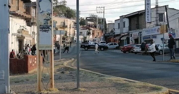 Persecución y balacera deja a una persona muerta y una detenida en Marfil