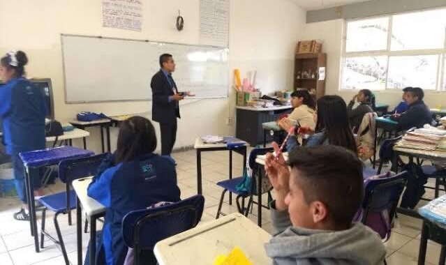 Secretaría de Educación lleva la logística para vacunar a los maestros: SSG