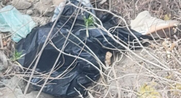 Encuentran cuerpo envuelto en bolsas  en Minera de Peñafiel