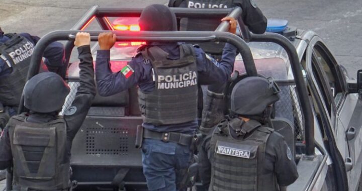 Vinculan a proceso a 5 policías leoneses por delito de cohecho