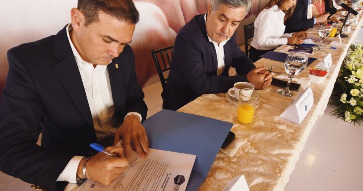 Firman candidatos compromisos con el CCEG