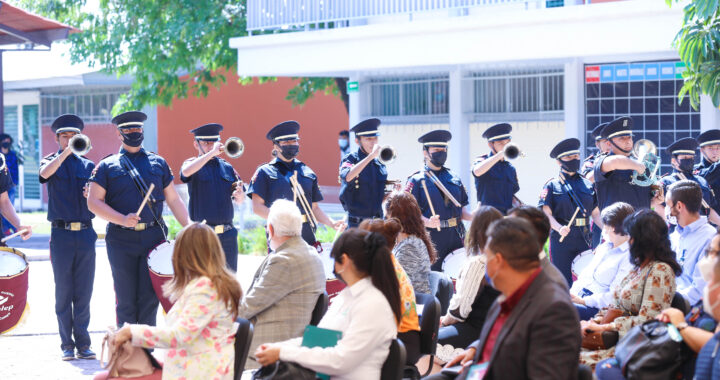 Reconocen a docentes por su labor destacada durante la pandemia