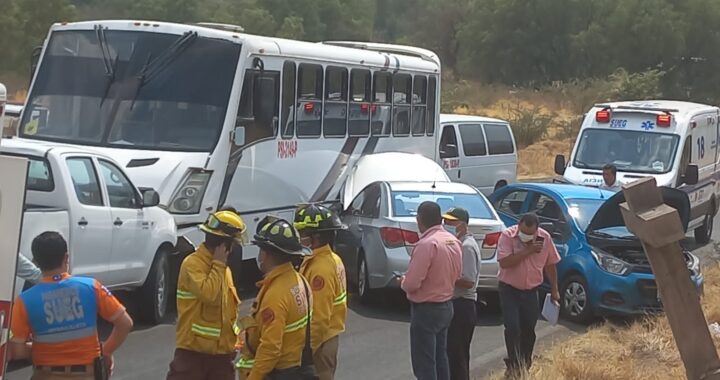 Choque múltiple deja varios heridos