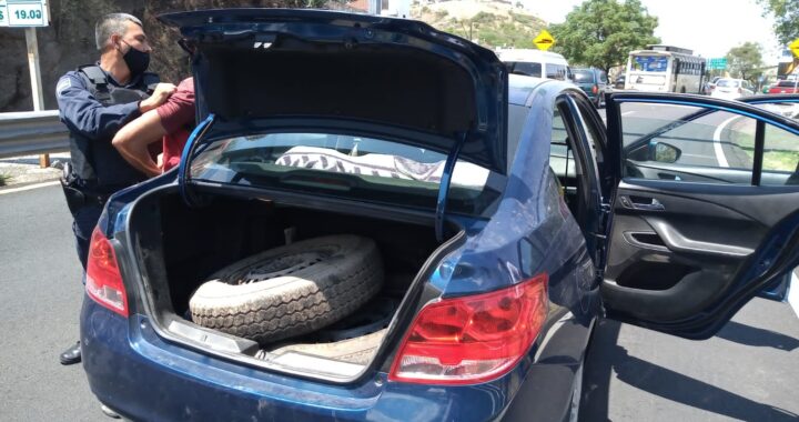 Detienen a ladrones de autopartes