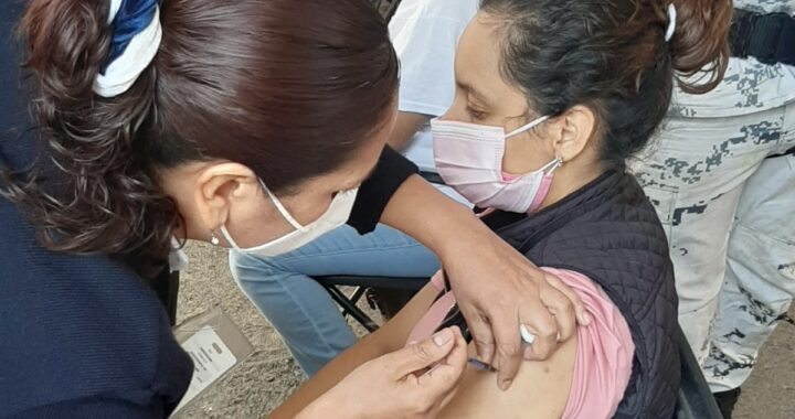 Mañana aplicarán más de 372 mil refuerzos AntiCovid a los adultos de 50 a 59 años